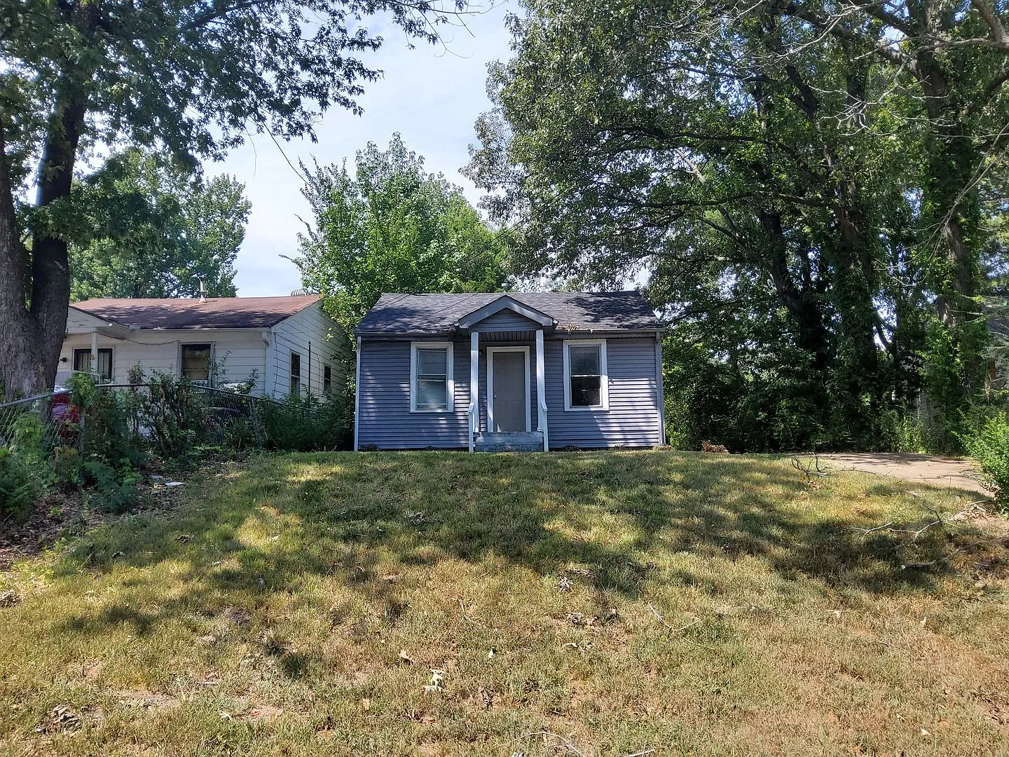 Welcome to 2887 Woodlawn Terrace! — Photo 1
