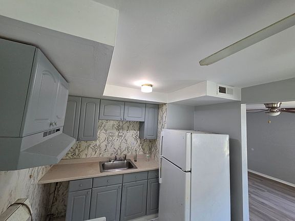 3rd image of 532 Foster St