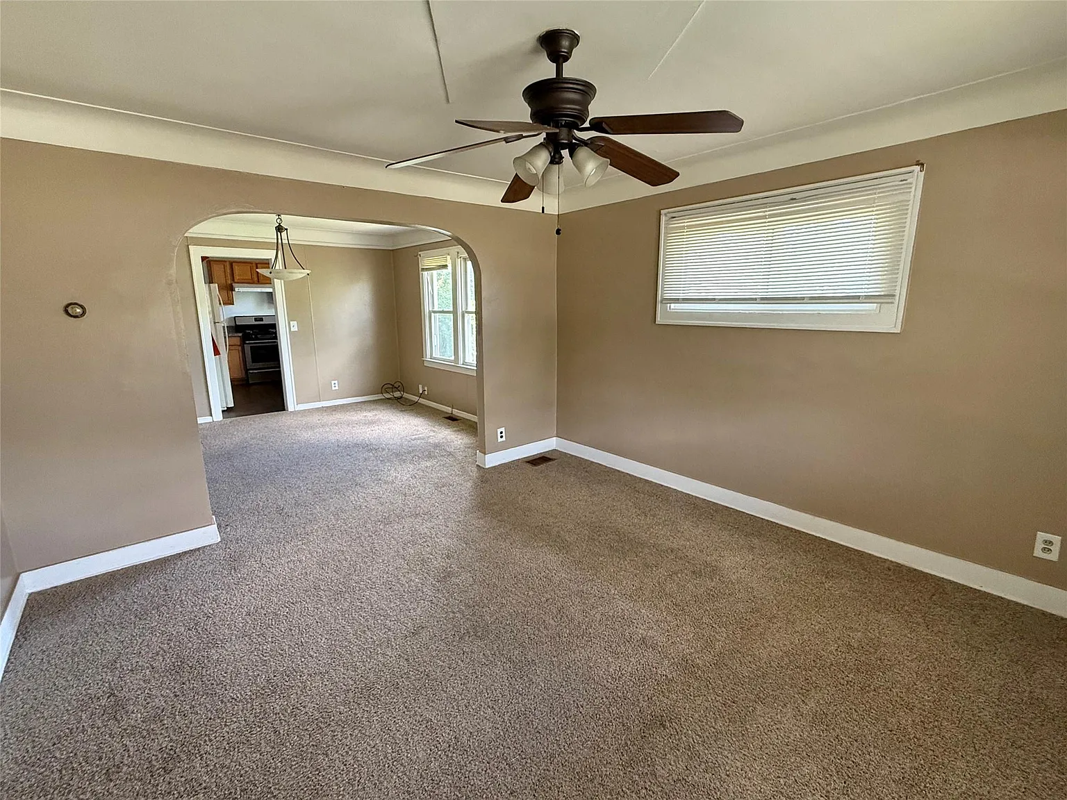 2 bed, 1.0 bath, 900 sqft, $1,395 — Photo 4