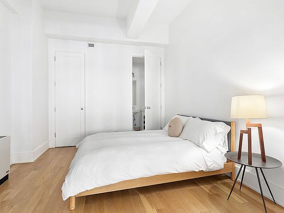 4th image of 130 W 30th St APT 11A