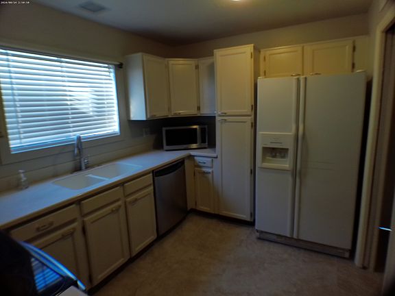 5th image of 630 E Jensen St Unit 117