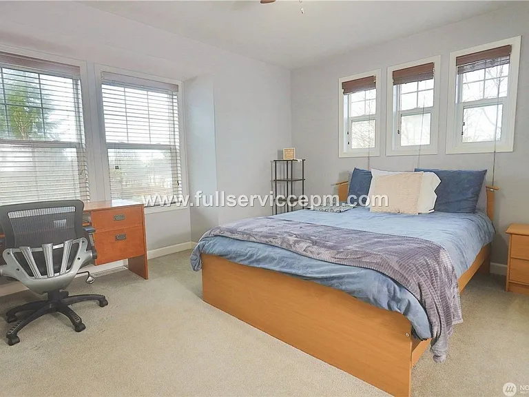 1920 E Union St #104 — Photo 6