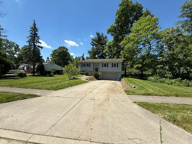 1606 Sunnyacres Rd — Photo 2