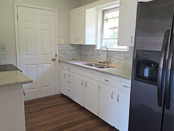 5th image of 919 Holly St