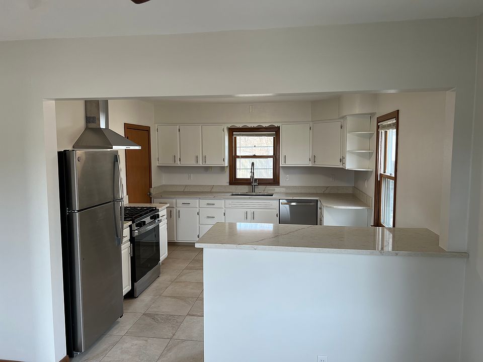 1st image of 903 S Mulford Rd