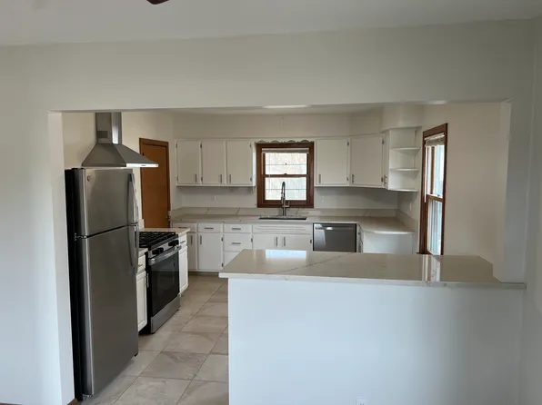 903 S Mulford Rd, Rockford, IL 61108