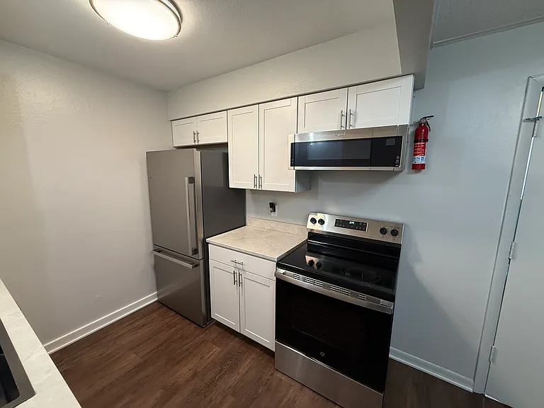 109 W Main St #9 — Photo 2