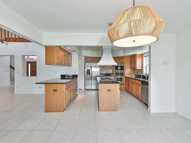 929 Symphony Isles Blvd — Photo 20