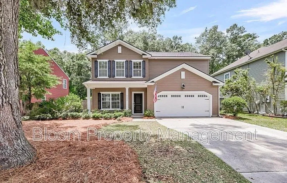 4 bed, 2.5 bath, 2470 sqft, $2,900 — Photo 1