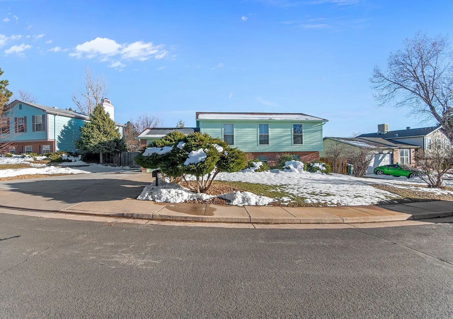 Charming 3-Bedroom, 2-Bathroom Split-Level Home with Large Yard — Photo 3