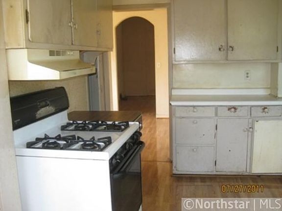 4th image of 3333 23rd Ave S