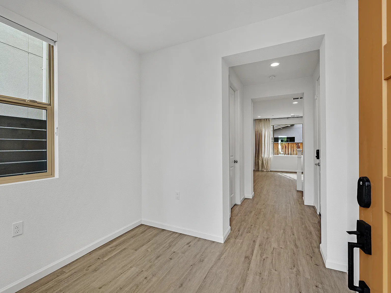 4 bed, 2.5 bath, 2681 sqft, $6,500 — Photo 3