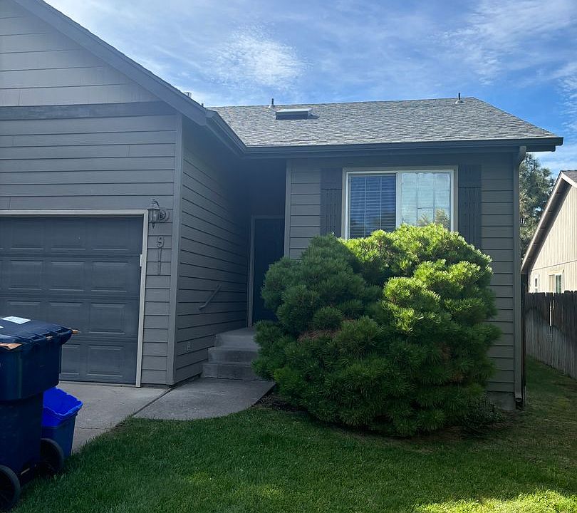 1st image of 911-913 NE Hidden Valley Dr #2B-2BA-1091SQFT
