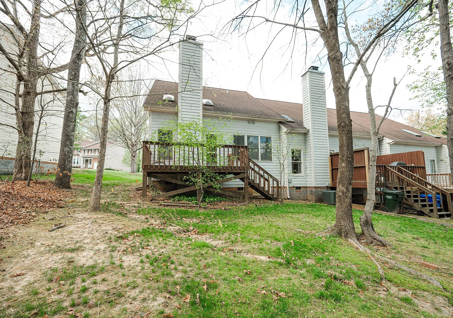 End Unit Townhome in Woodcroft's Revere's Run — Photo 4