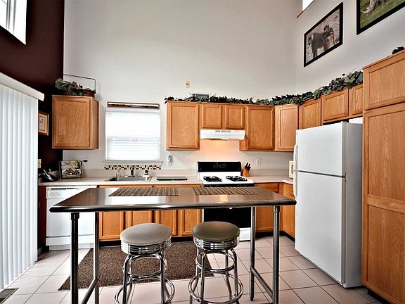 5th image of 71 Fairlawn Dr