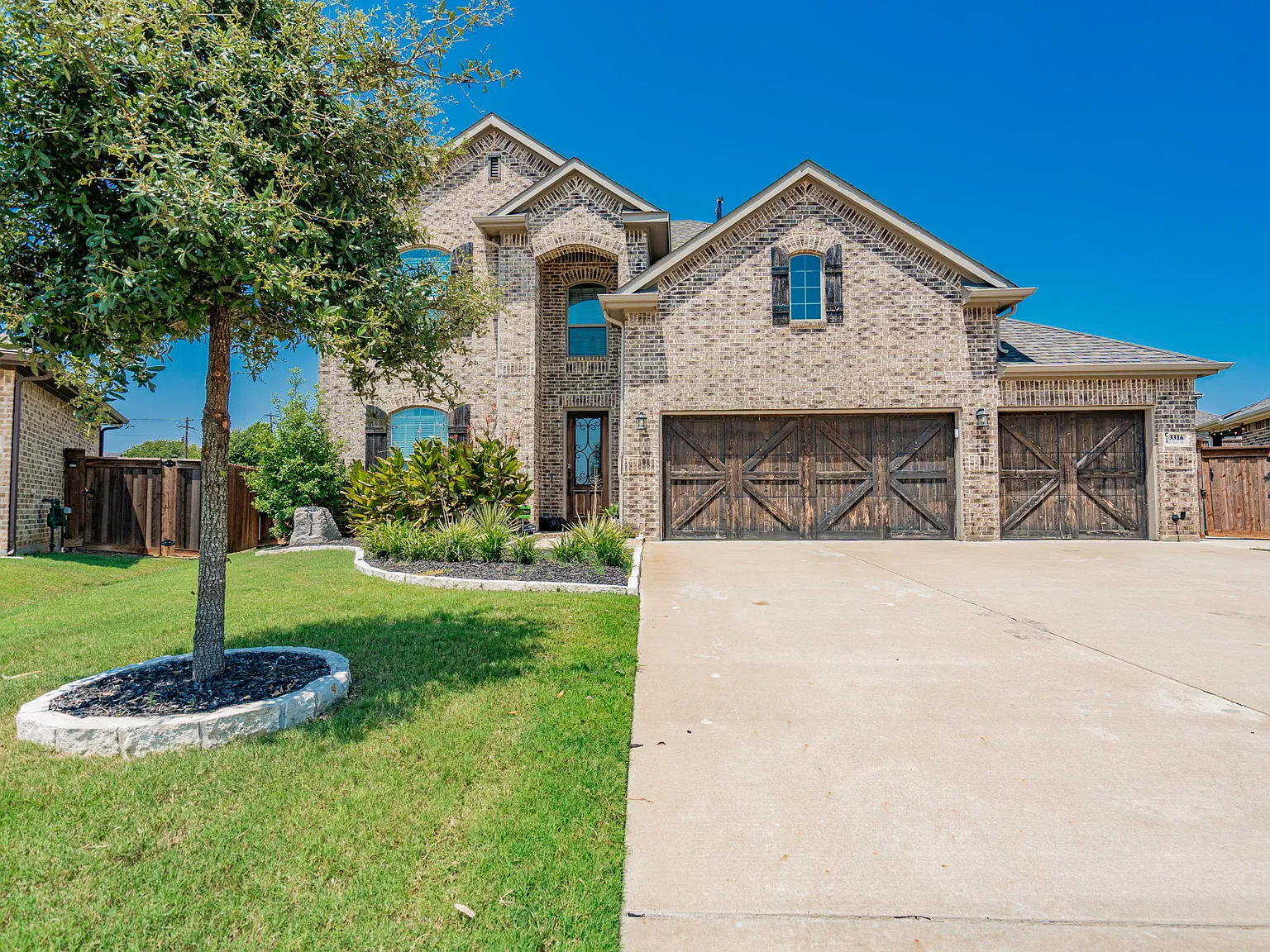 4 bed, 3.5 bath, 3289 sqft, $4,000 — Photo 2