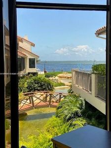 2000 S Bayshore Dr APT 34, Miami, FL, 33133
