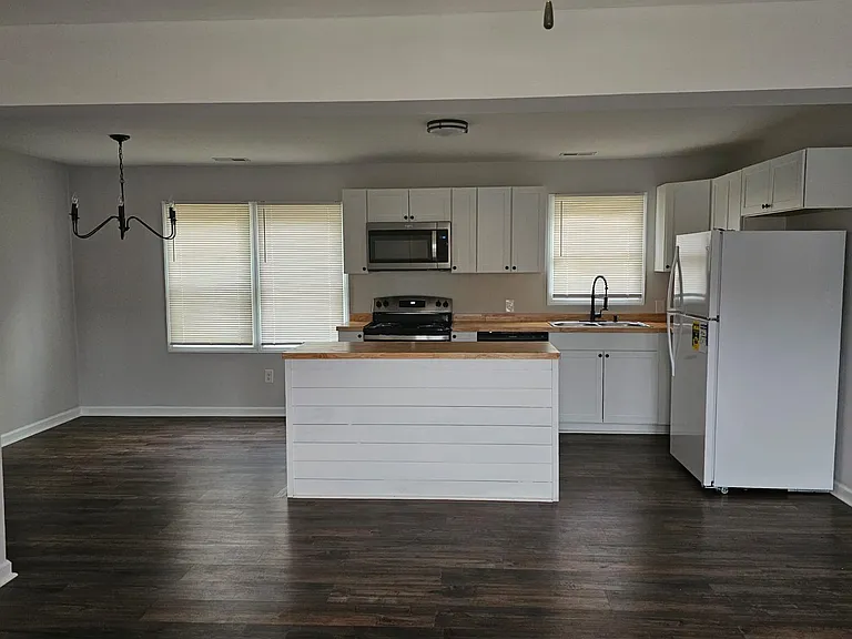 721 Henry St — Photo 11