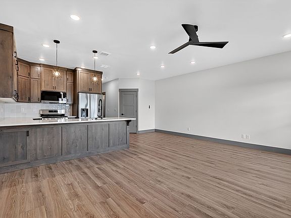 4th image of 4985 N Beach Dr
