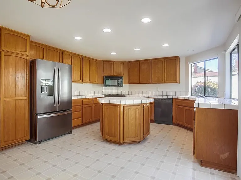 18397 Camberwell Ln — Photo 17