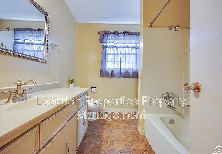 3421 W 10th Pl — Photo 32