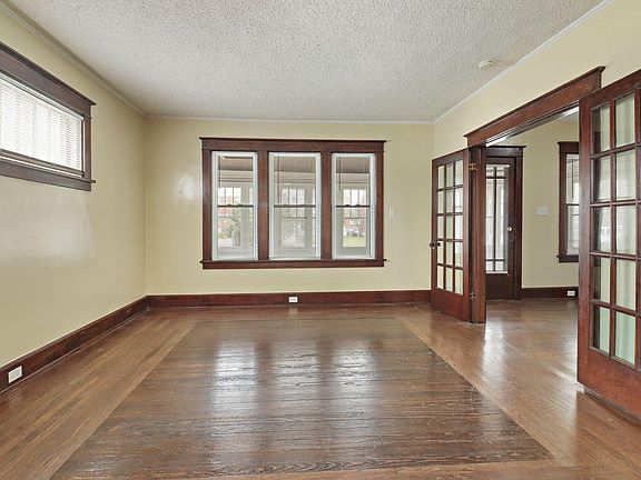 3rd image of 2513 Roosevelt ROAD