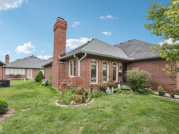 3rd image of 251 Andrews Blvd
