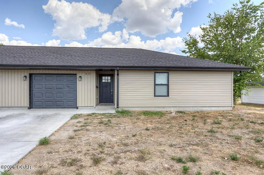 2 bed, 2.0 bath, 1078 sqft, $1,250 — Photo 1