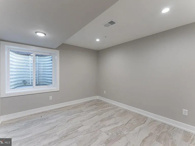 2127 N Randolph St — Photo 24