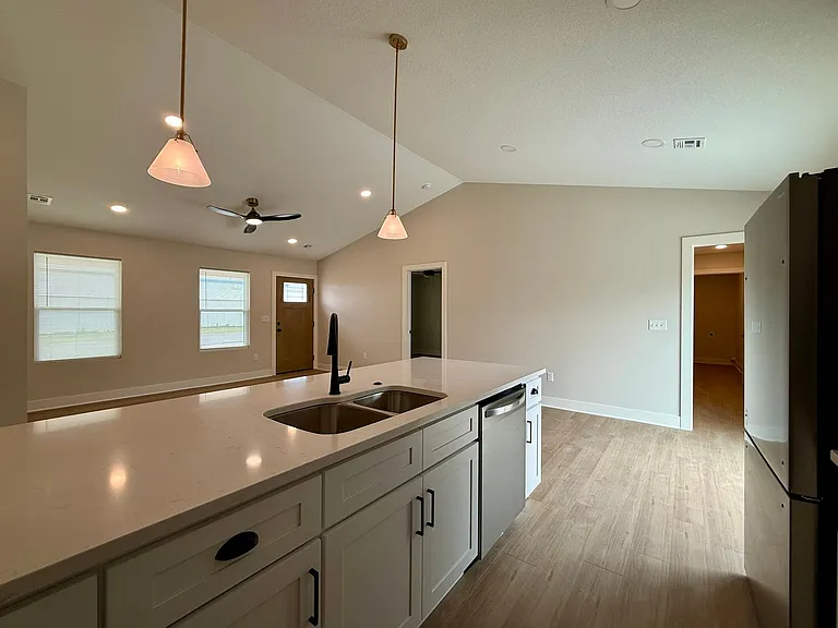 765 N Kansas Ct — Photo 16