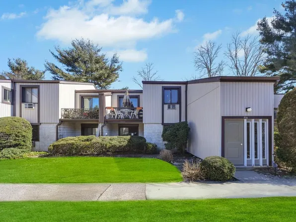 77 Richmond Boulevard #3A, Ronkonkoma, NY 11779