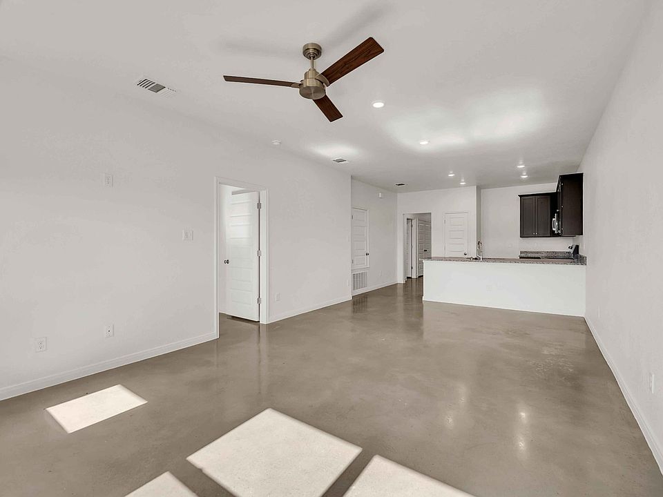 2nd image of 902 Cherry Laurel Ln
