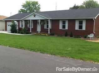 120 Overlook Dr, Hurricane, WV 25526