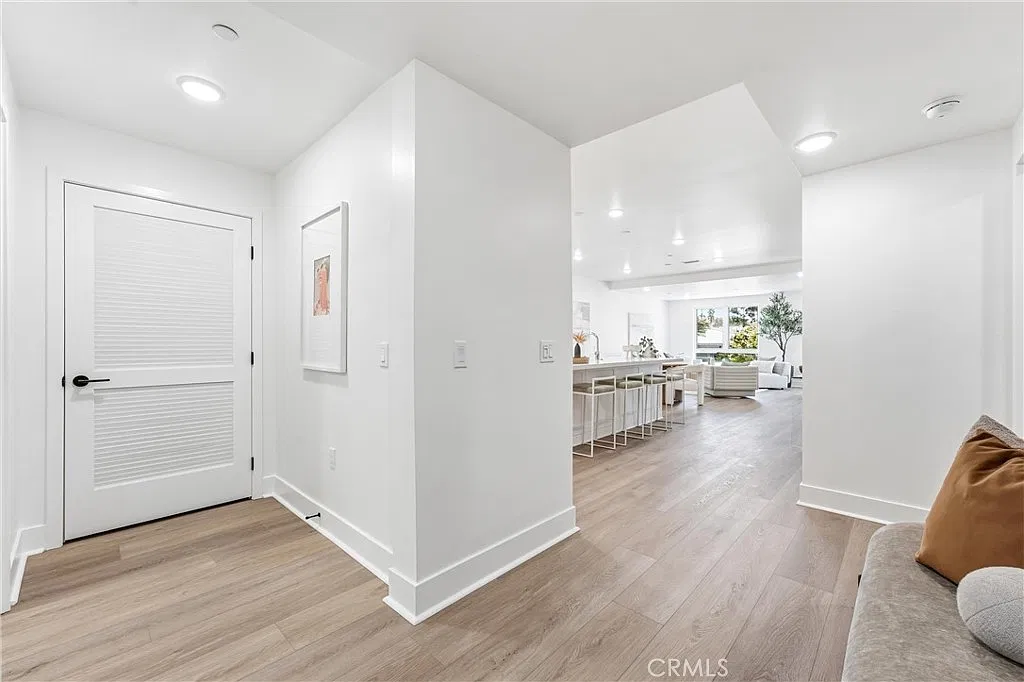 2 bed, 1452 sqft, $10,000 — Photo 2