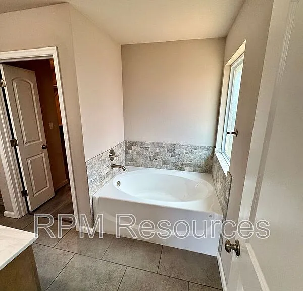 6716 NW 157th St — Photo 8