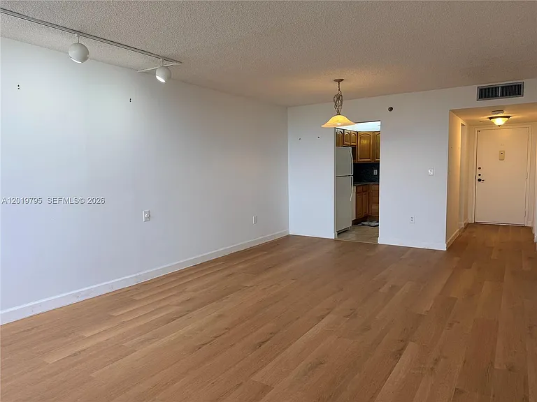 1100 Saint Charles Pl #620 — Photo 8