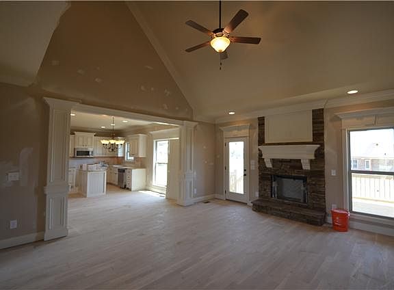 3rd image of 305 Birchwood Dr #85-C