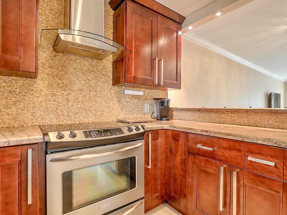 beautiful chef's kitchen!