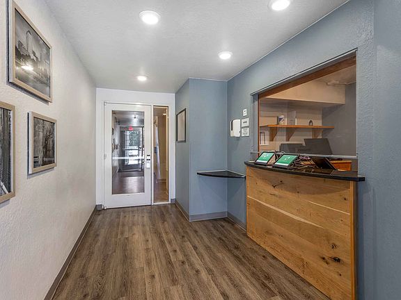 Lobby and Guest Check-in