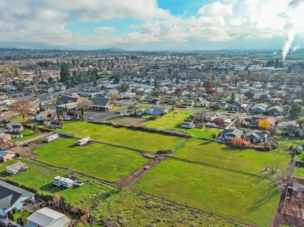 2587 Merriman Rd #3200, Medford, OR 97501