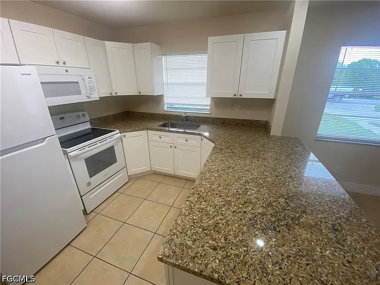 2217-2219 Violet Dr #2217 — Photo 5