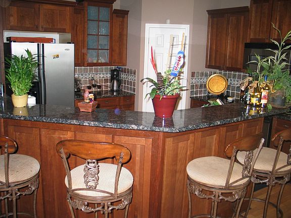 Breakfast Bar & Stools