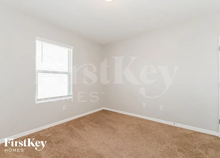217 SE 27th St — Photo 11