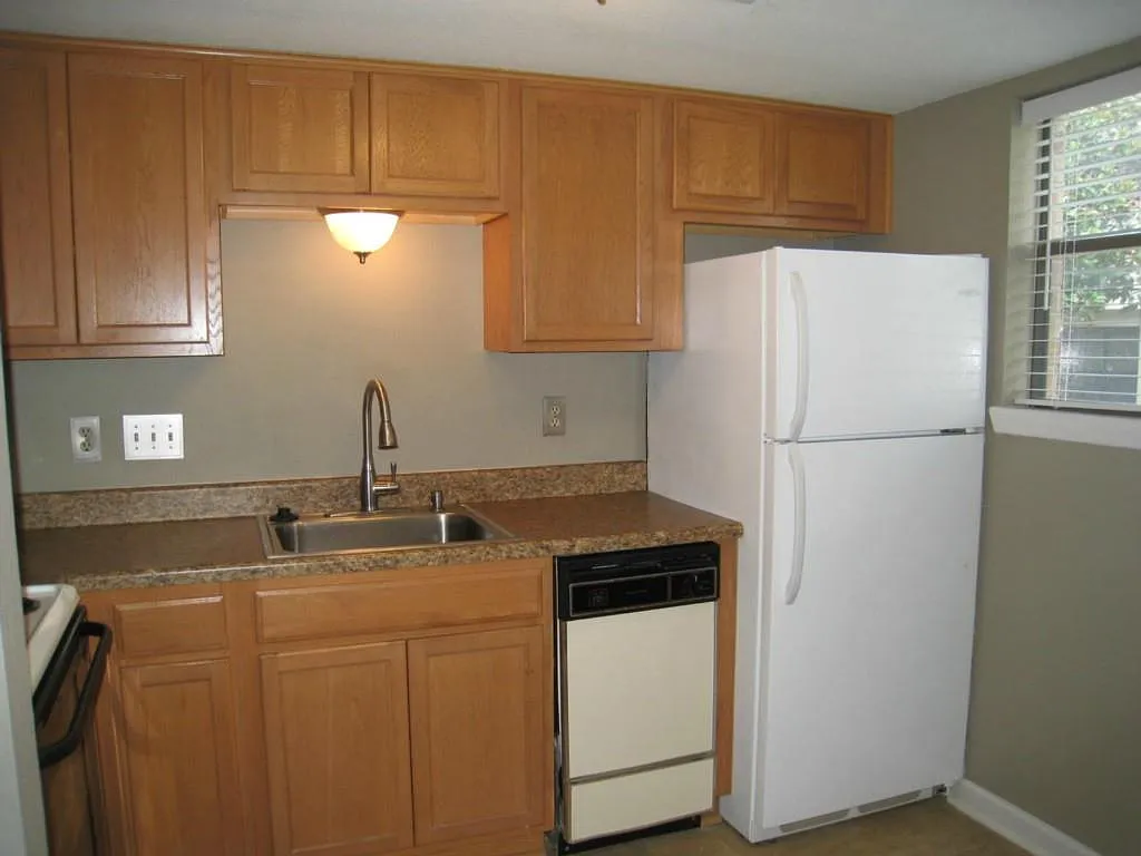 Building Photo - 2500 Burleson Rd #402