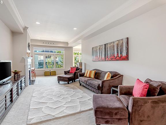 3rd image of 707 N Hayden Island Dr Unit 328