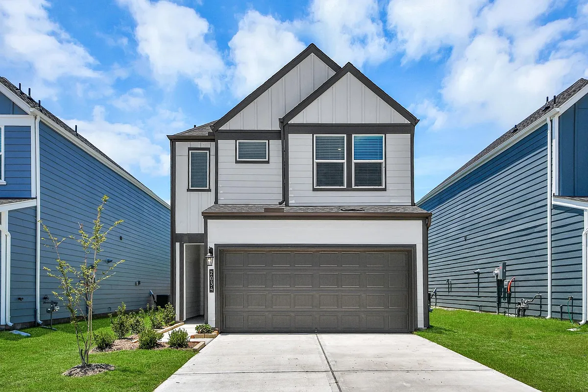 Building Photo - 2034 Olivos St