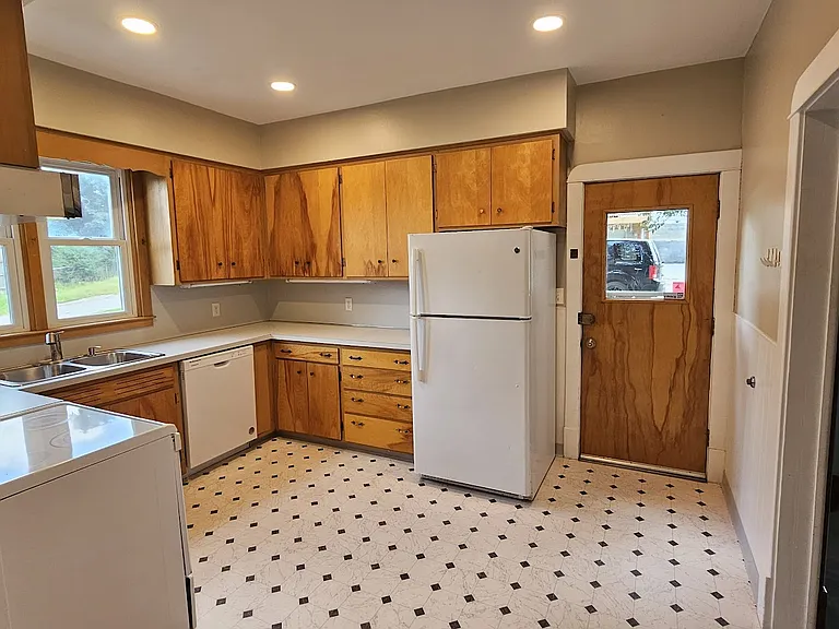 3302 Vinton St — Photo 5