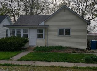 306 S Walnut St, Cooksville, IL 61730