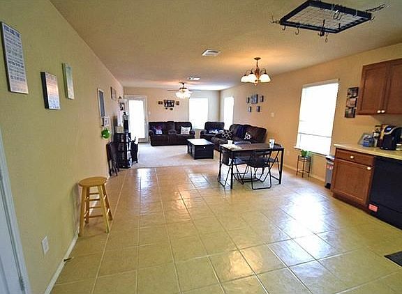 kitchen, breakfast and family room