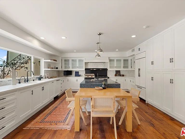 2700 Glendower Ave — Photo 13